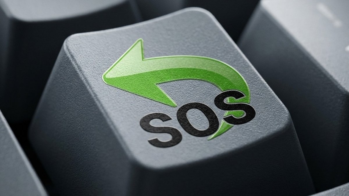 Tecla de teclado con el logo de SOS Data Recovery: una flecha verde de regreso y la palabra SOS